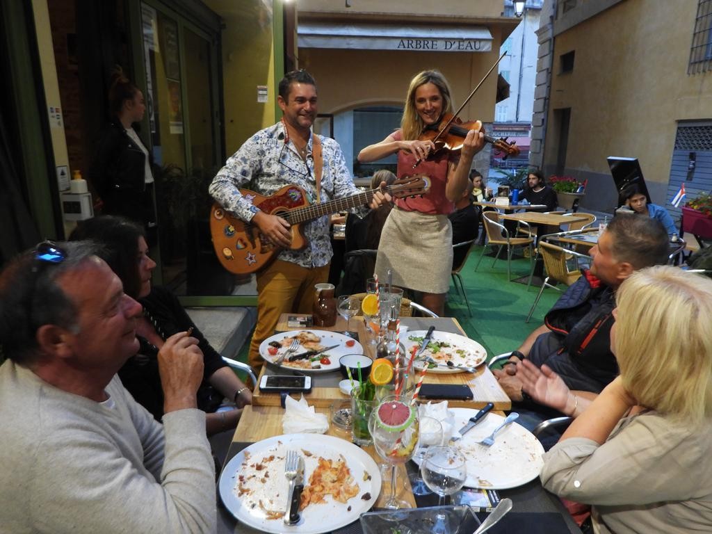 becky ans chris live